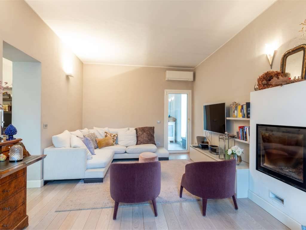 appartamento in vendita a Milano in zona Porta Nuova