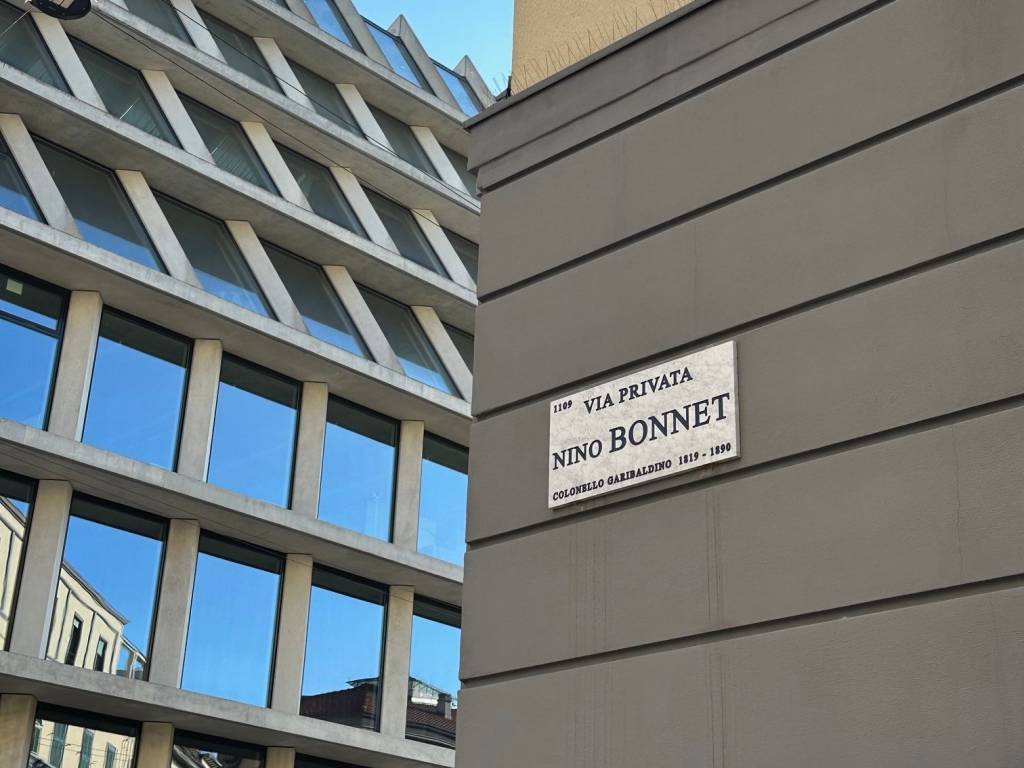 appartamento in vendita a Milano in zona Porta Nuova