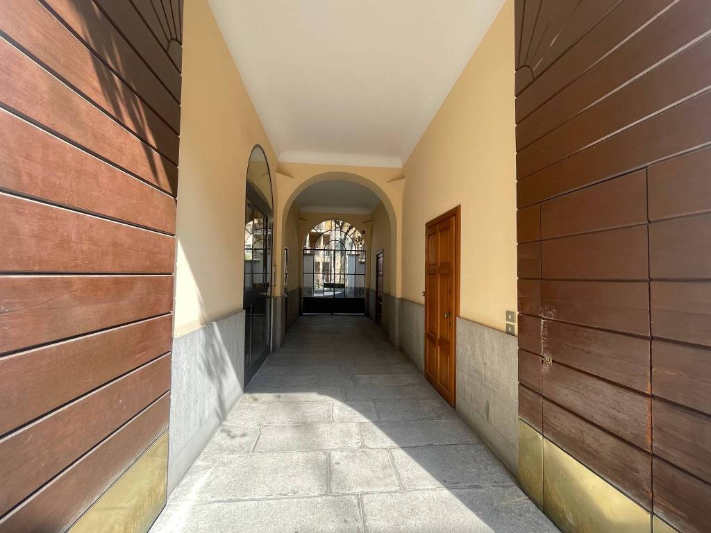 appartamento in vendita a Milano in zona Bocconi