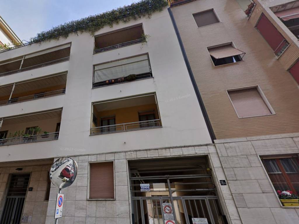 appartamento in vendita a Milano in zona Trenno