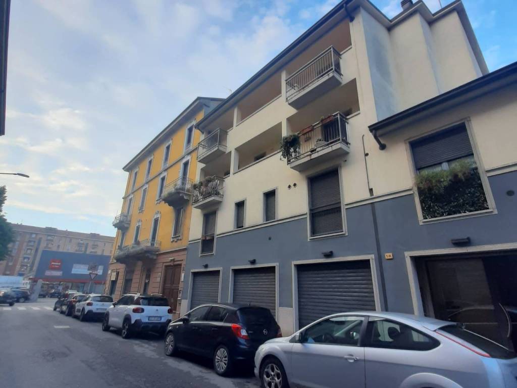negozio in vendita a Milano in zona Adriano