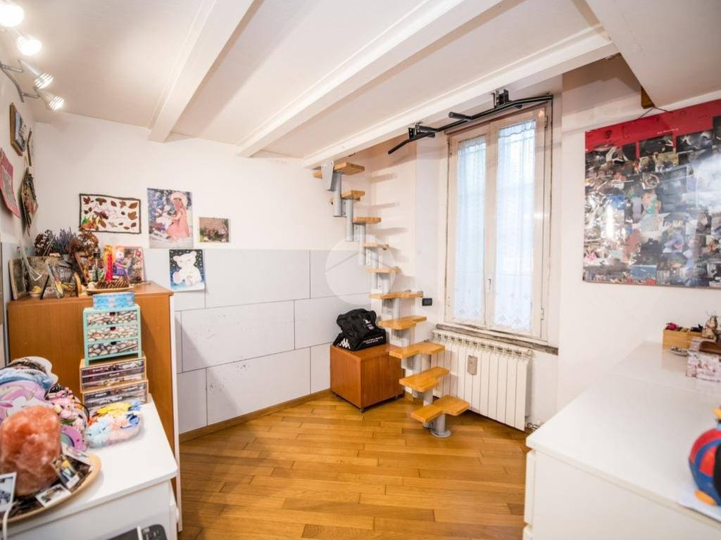 appartamento in vendita a Milano in zona Lambrate