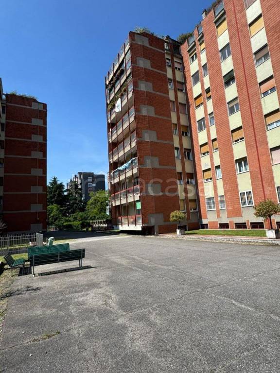 appartamento in vendita a Milano in zona Gallaratese