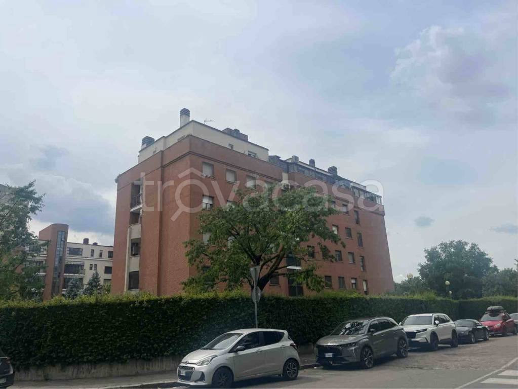 appartamento in vendita a Milano in zona Adriano