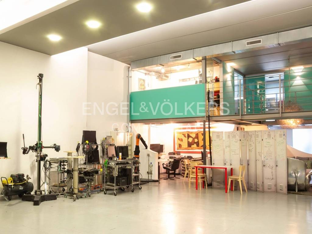 ufficio in vendita a Milano in zona Porta Ticinese