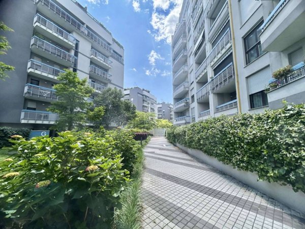 appartamento in vendita a Milano in zona Baggio