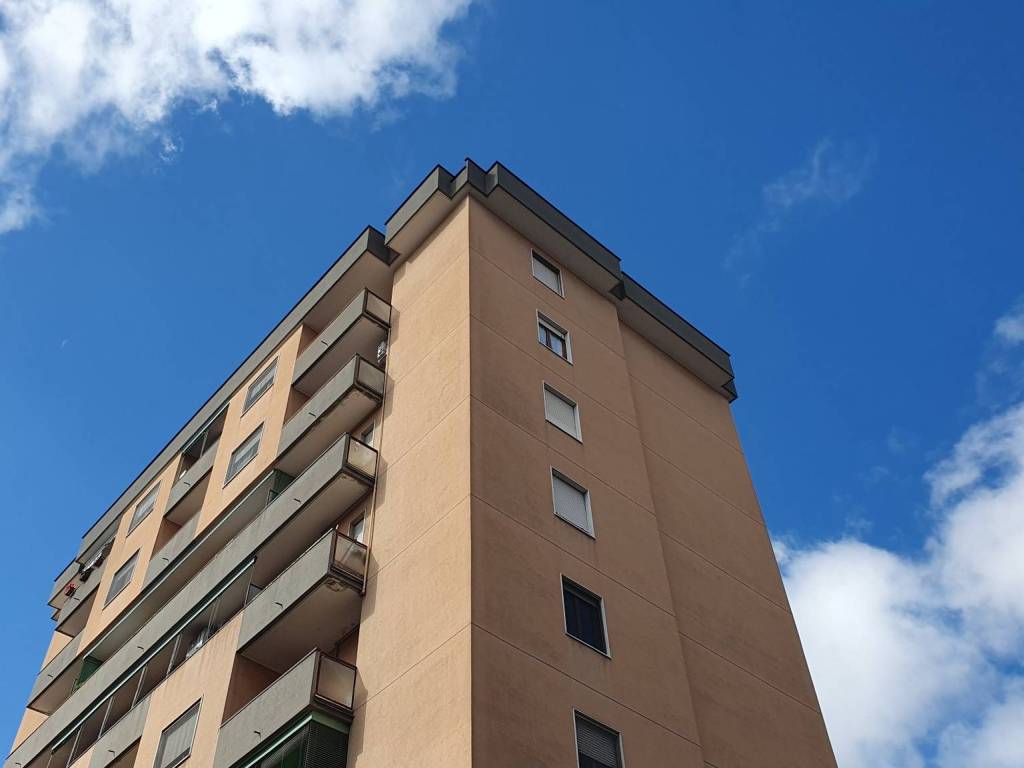appartamento in vendita a Milano in zona Baggio
