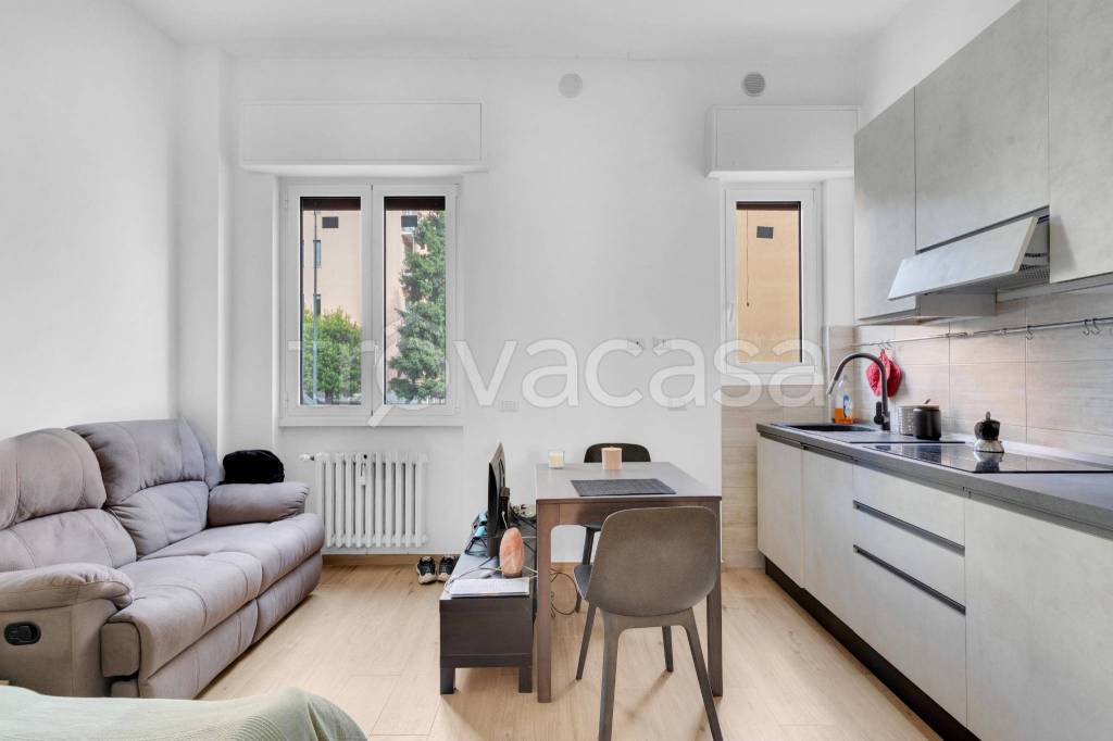 appartamento in vendita a Milano in zona Adriano
