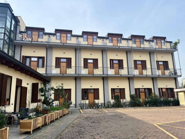 appartamento in vendita a Milano in zona Baggio