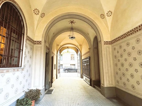 appartamento in vendita a Milano in zona Sant'Ambrogio
