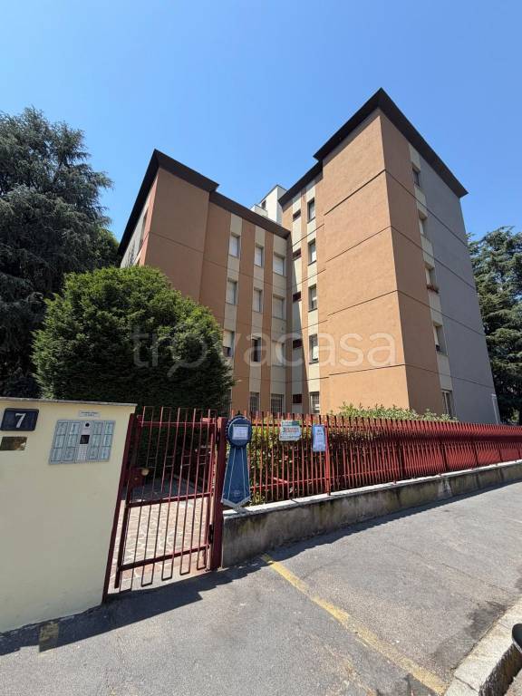 appartamento in vendita a Milano in zona Famagosta