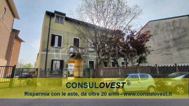 appartamento in vendita a Milano in zona Baggio