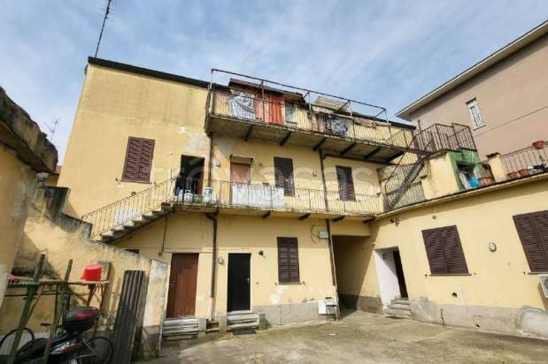 appartamento in vendita a Milano in zona Baggio