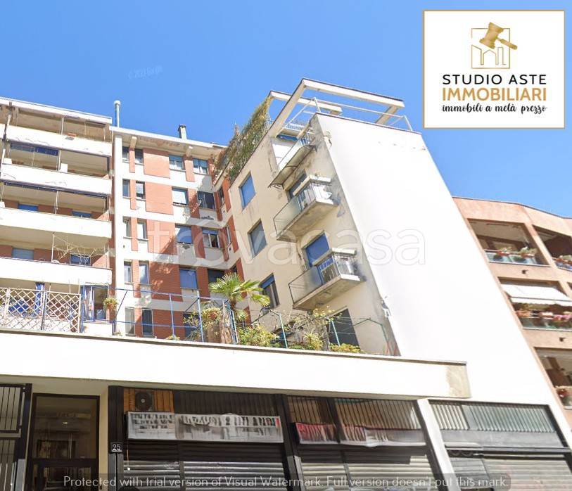 appartamento in vendita a Milano in zona Lorenteggio