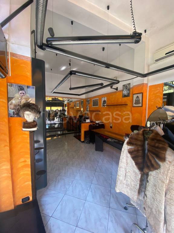 negozio in vendita a Milano in zona Crescenzago