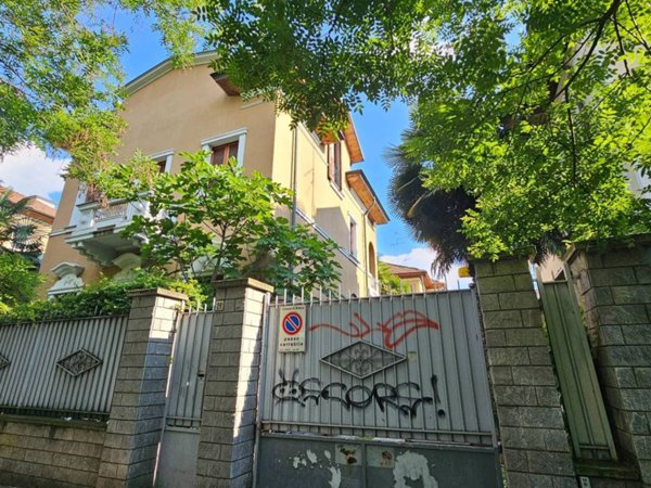 casa indipendente in vendita a Milano in zona Piazzale Lodi