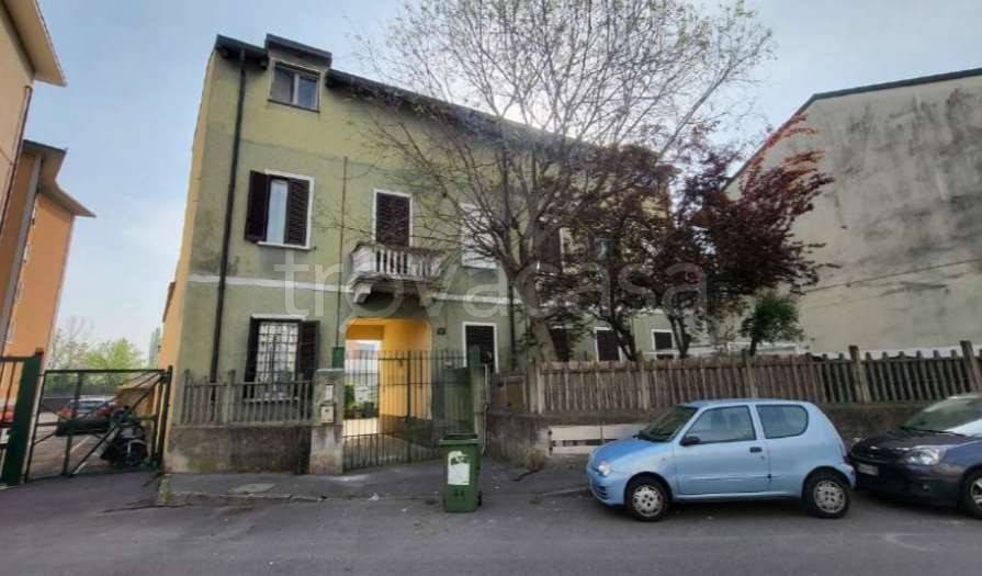 appartamento in vendita a Milano in zona Baggio