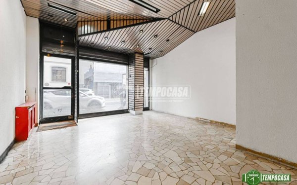 negozio in vendita a Milano in zona Porta Nuova