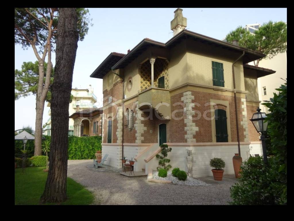 casa indipendente in vendita a Milano in zona Isola