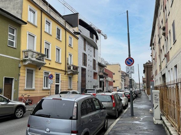 locale commerciale in vendita a Milano in zona Crescenzago