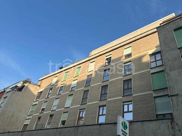 appartamento in vendita a Milano in zona Cascina dei Pomi