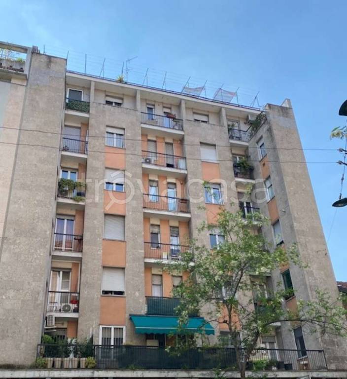negozio in vendita a Milano in zona Casoretto