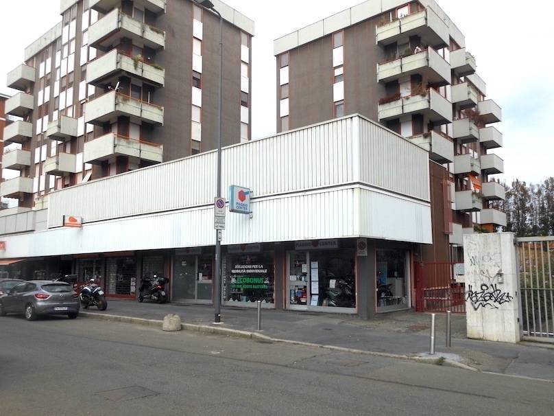 negozio in vendita a Milano in zona Famagosta
