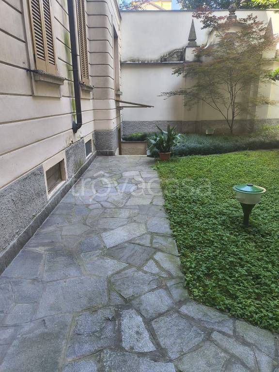 locale commerciale in vendita a Milano