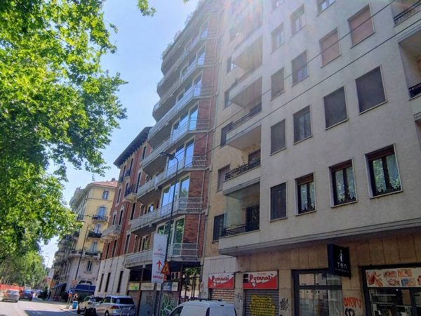 negozio in vendita a Milano in zona Porta Romana