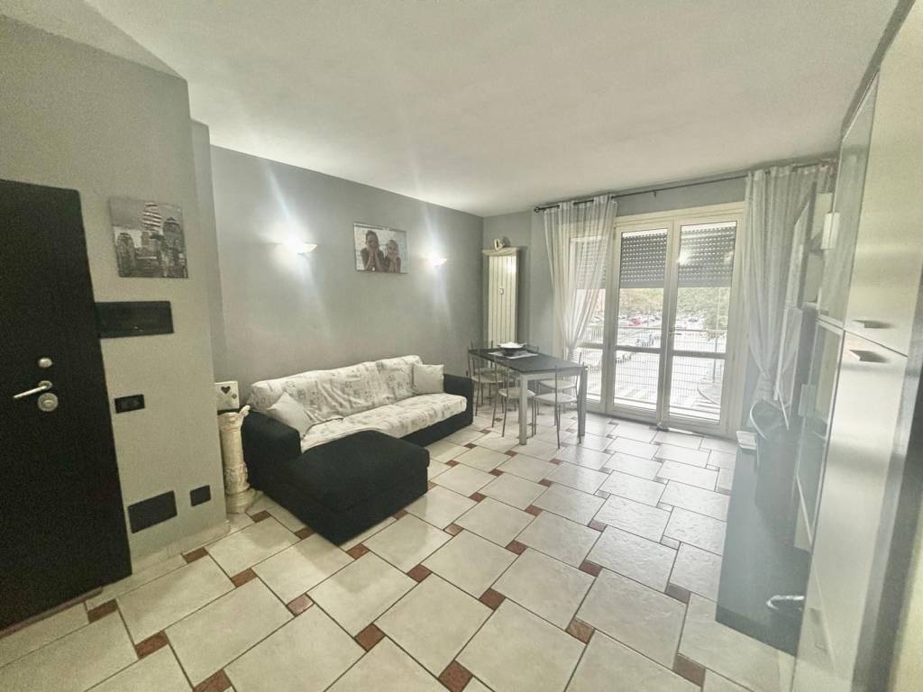appartamento in vendita a Milano in zona Famagosta