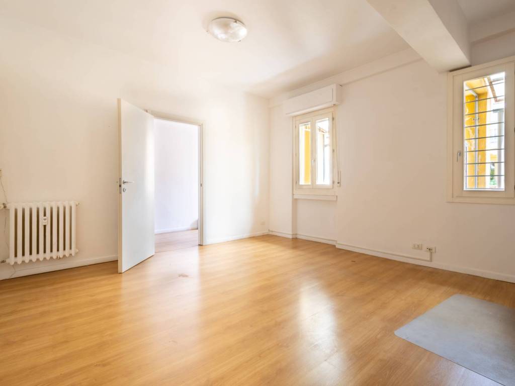 appartamento in vendita a Milano in zona Cinque Giornate