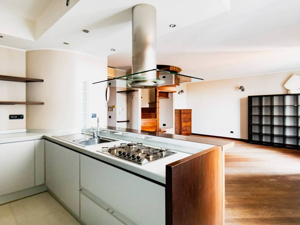appartamento in vendita a Milano in zona Loreto