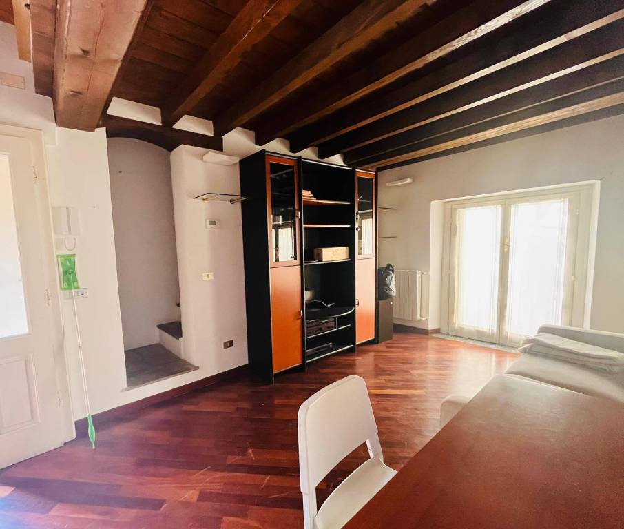 appartamento in vendita a Milano in zona Porta Ticinese