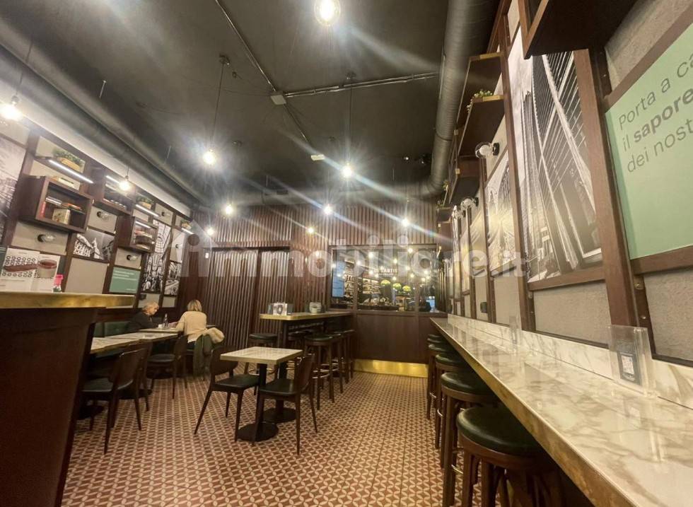 negozio in vendita a Milano in zona Guastalla