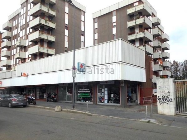 locale commerciale in vendita a Milano in zona San Cristoforo