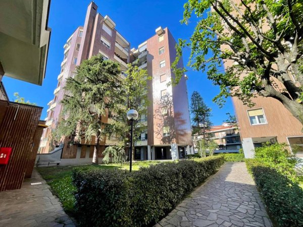 appartamento in vendita a Milano in zona Baggio