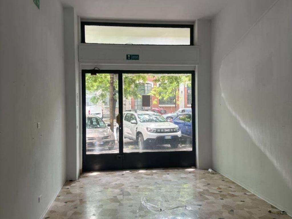 negozio in vendita a Milano in zona Solari