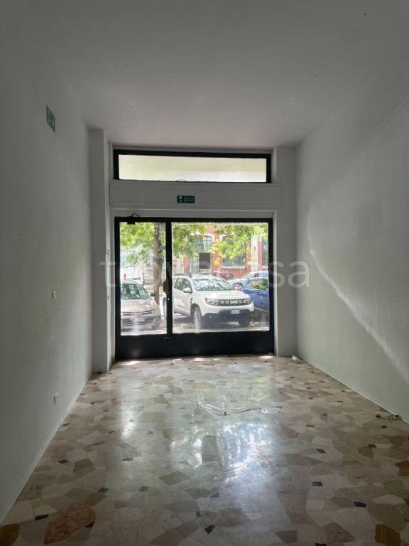 negozio in vendita a Milano in zona Solari