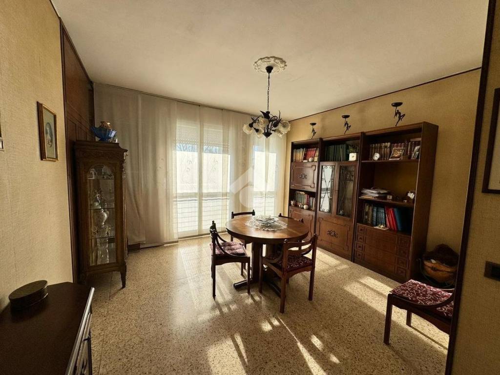 appartamento in vendita a Milano in zona Famagosta
