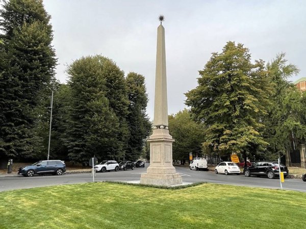 appartamento in vendita a Milano in zona Guastalla