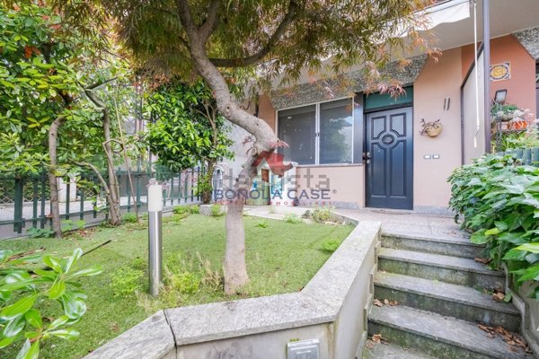 casa indipendente in vendita a Milano in zona Affori