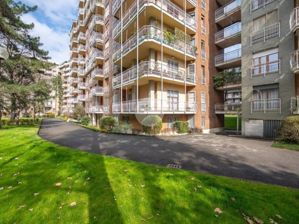 appartamento in vendita a Milano in zona Famagosta