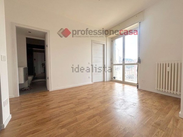 appartamento in vendita a Milano in zona Famagosta