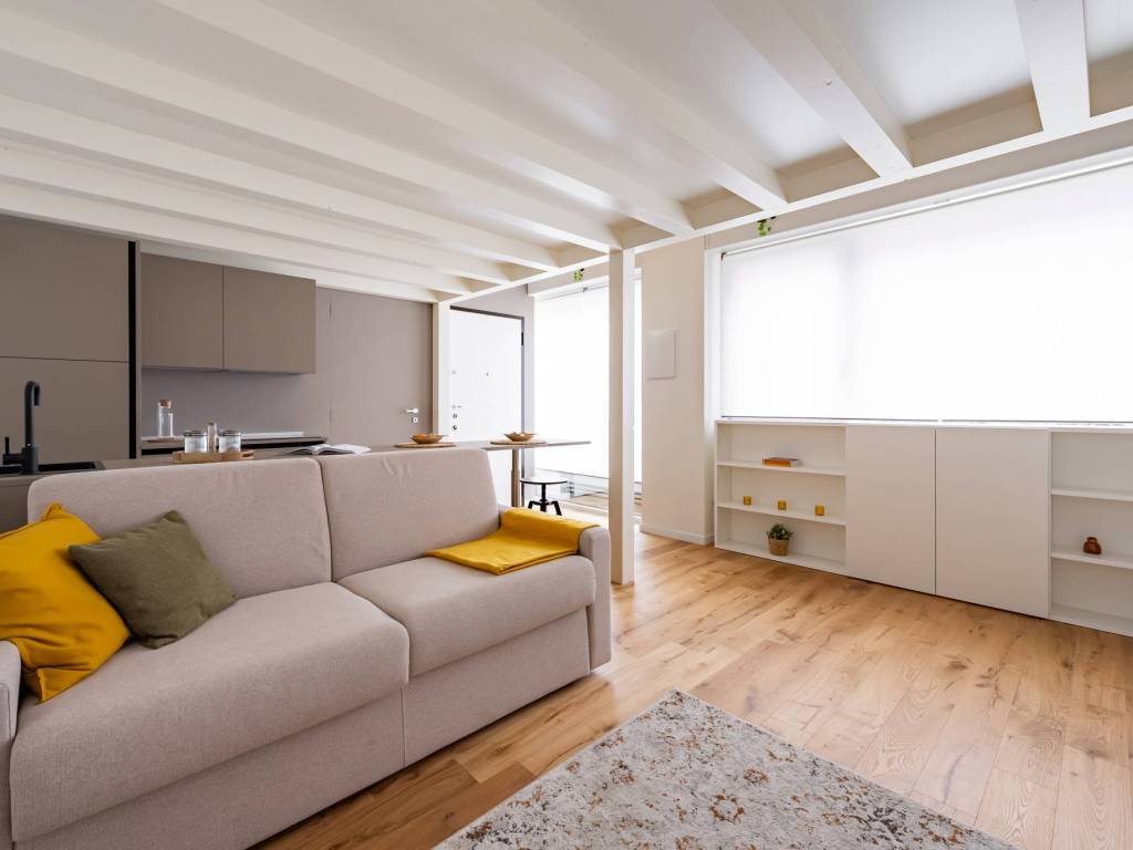 appartamento in vendita a Milano in zona Porta Ticinese