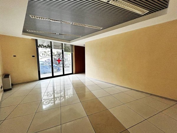 negozio in vendita a Milano in zona Lambrate