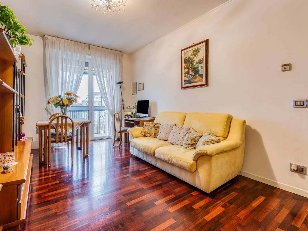 appartamento in vendita a Milano in zona Adriano
