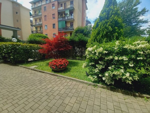 appartamento in vendita a Milano in zona Baggio