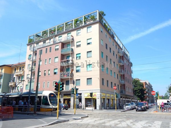 negozio in vendita a Milano in zona Stadera