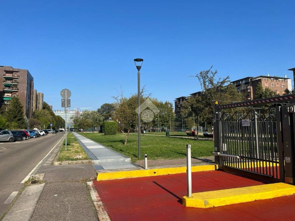 ufficio in vendita a Milano in zona Lorenteggio