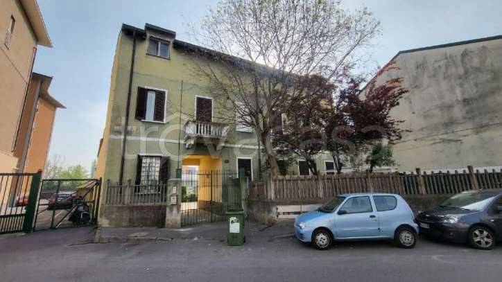 appartamento in vendita a Milano in zona Baggio